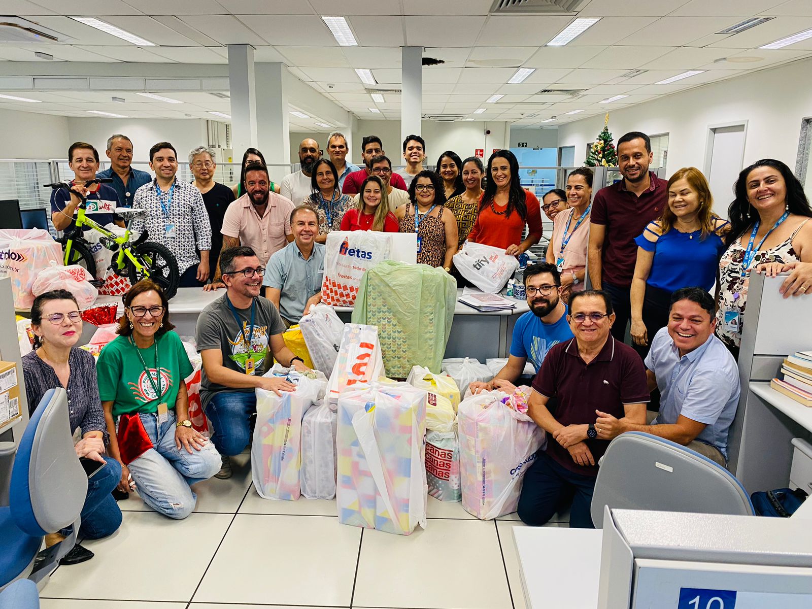 Campanha Natal Solidário : Gestores da AGECEF/PB Realizam Sonhos ao Apadrinhar Cartinhas de Crianças